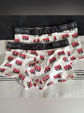 Diesel 2 Pairs White Boxer Briefs with Red and Black Logo Print Pattern size L
